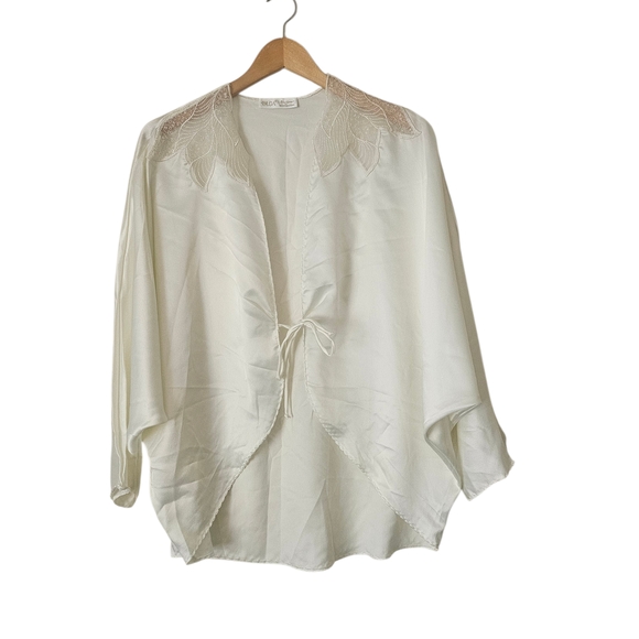 Olga Other - NWT Olga Designer Collection Vintage Ivory Romantic Lace Kimono Short Robe Sz M